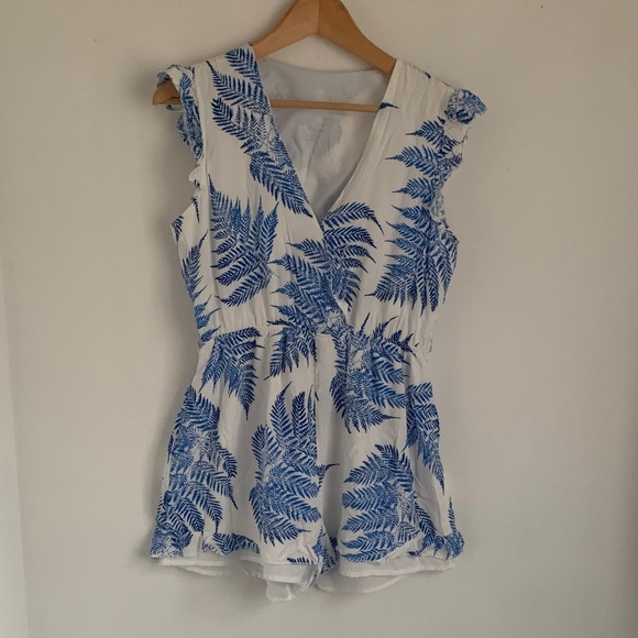 Sleeveless Romper White Blue Leaf Print - Picture 2 of 9